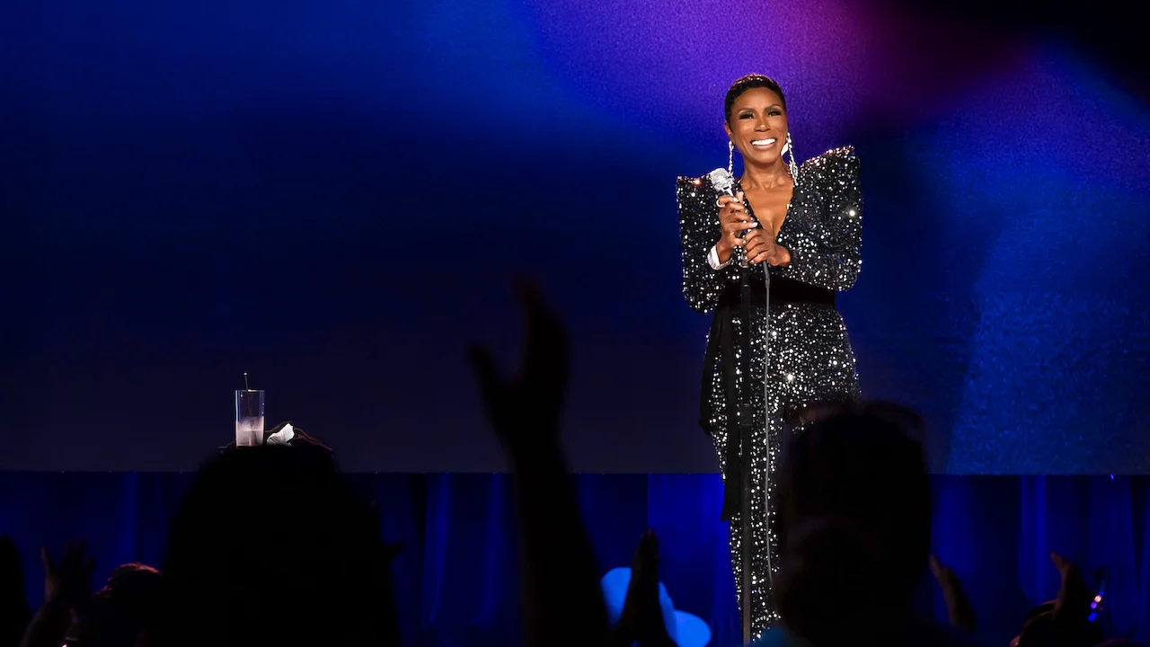 Sommore: Chandelier Fly